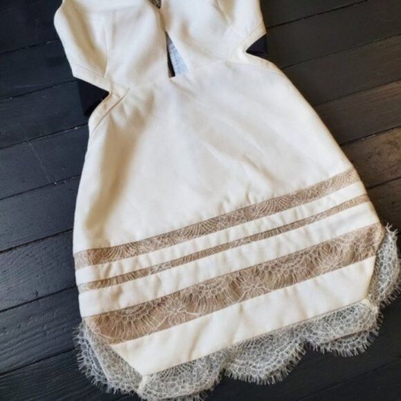 Three Floor White Dress - Picture 4 of 8